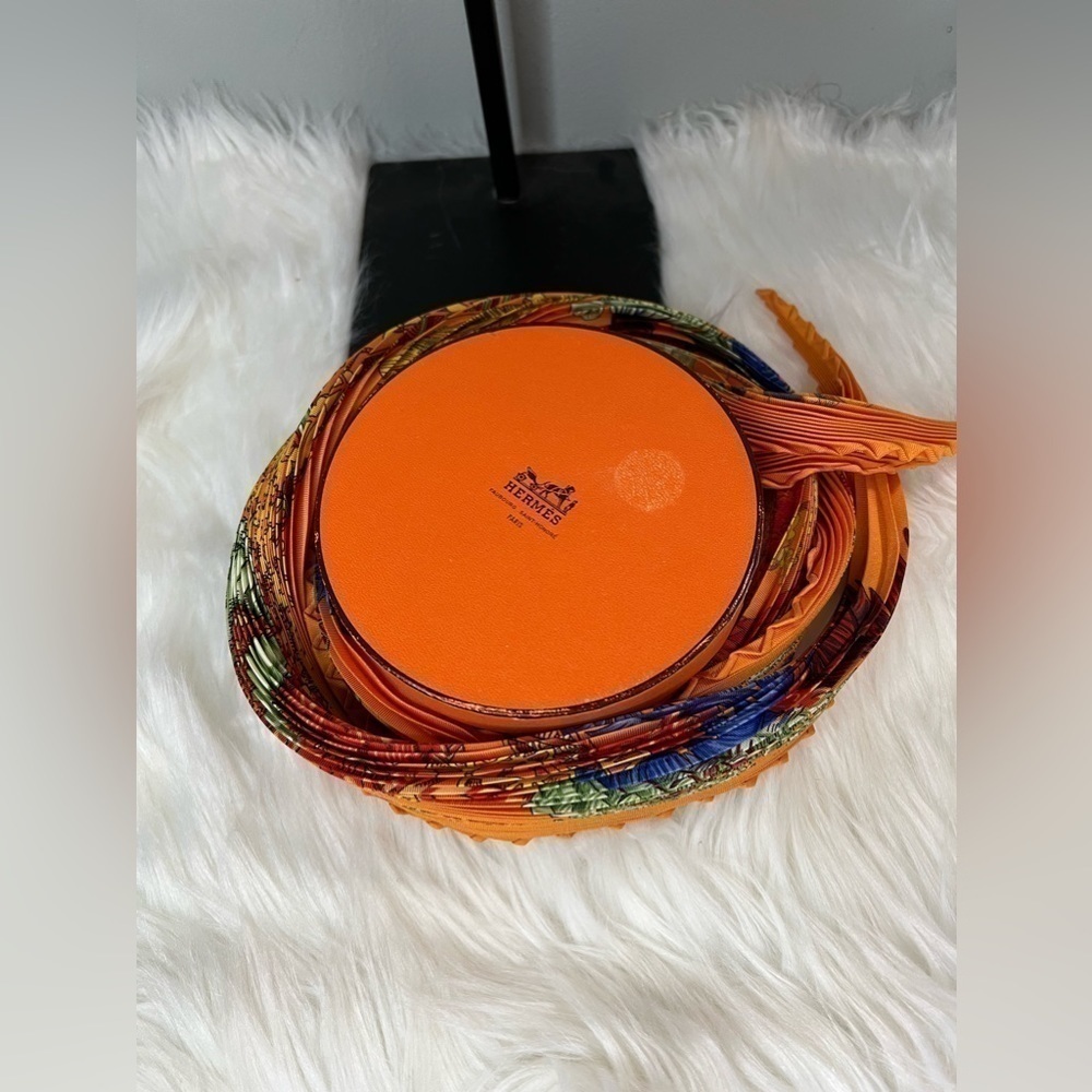 HERMES chapeau Carre 90 Multicolor Silk - Picture 14 of 17